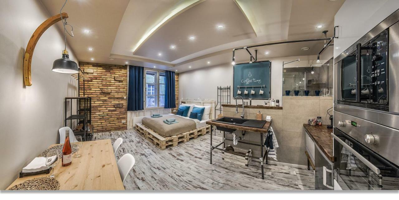 Downtown Boutique Suite Boedapest Buitenkant foto